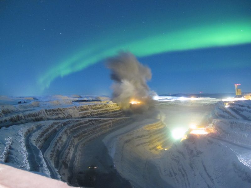 office-Big-Blasting-Northern-Lights-Boliden-Sweden.jpg